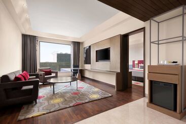 هتل Ramada Plaza By Wyndham Lucknow