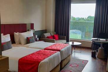 هتل Ramada Plaza By Wyndham Lucknow