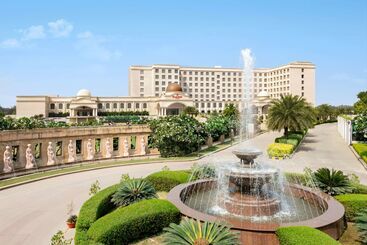 هتل Ramada Plaza By Wyndham Lucknow