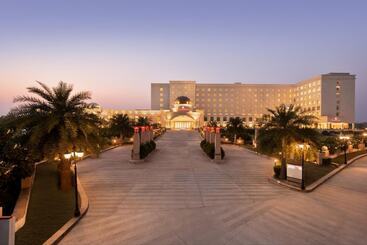 هتل Ramada Plaza By Wyndham Lucknow