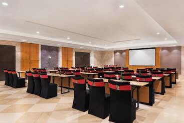 هتل Ramada Plaza By Wyndham Lucknow