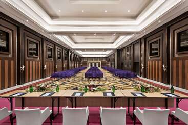 هتل Ramada Plaza By Wyndham Lucknow