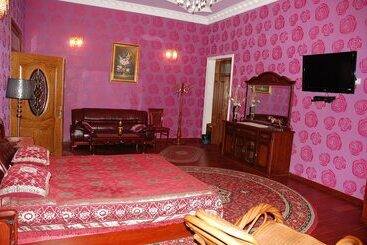 پانسیون Almaz Guest House