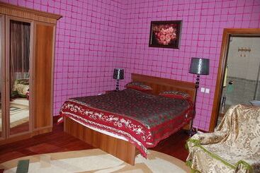 پانسیون Almaz Guest House