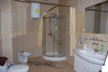 پانسیون Almaz Guest House