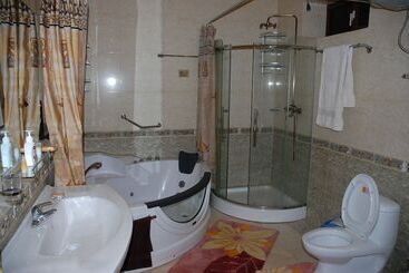 پانسیون Almaz Guest House