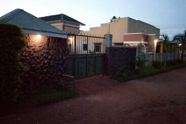 پانسیون Hem Guest House