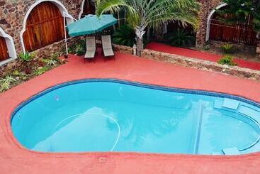 פנסיון Kruger Castle Guest House