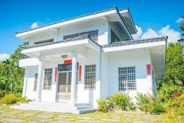 پانسیون Pine Garden Family Villa