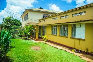 پانسیون Raddison's Guest House