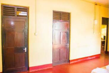 پانسیون Raddison's Guest House