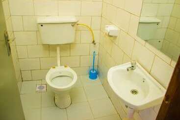 پانسیون Raddison's Guest House