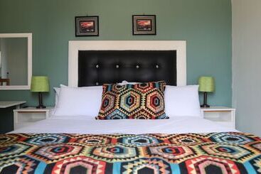پانسیون Roba Monakedi Guest Lodge