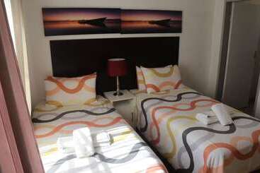 پانسیون Roba Monakedi Guest Lodge