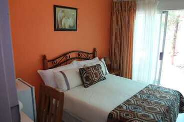 پانسیون Roba Monakedi Guest Lodge