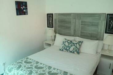 پانسیون Roba Monakedi Guest Lodge