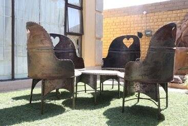 پانسیون Roba Monakedi Guest Lodge