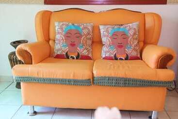 پانسیون Roba Monakedi Guest Lodge