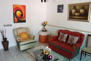 پانسیون Roba Monakedi Guest Lodge
