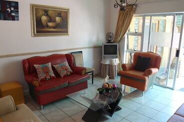 پانسیون Roba Monakedi Guest Lodge