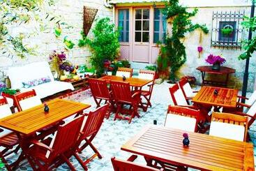 Lilyum Alaçatı Butik Otel