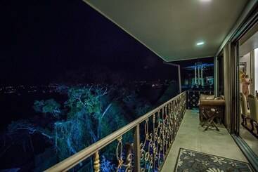 La Toscana Hills
