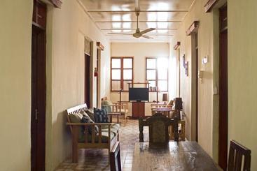 پانسیون James' House