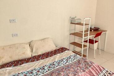 پانسیون Jr House