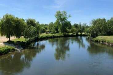 בית מלון כפרי Camping Aubeterre Sur Dronne