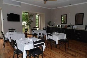 پانسیون Acacia Guest House
