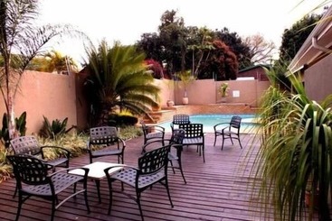 پانسیون Acacia Guest House