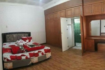 پانسیون Sunroom Villa Bukit Mas
