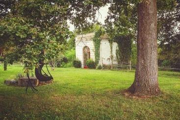 تختخواب و صبحانه Château Ollé Laprune
