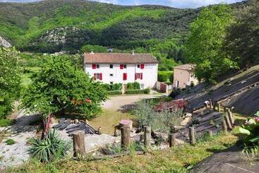 茅舍 Chambre D Hôte Le Clos D Audio à Riols