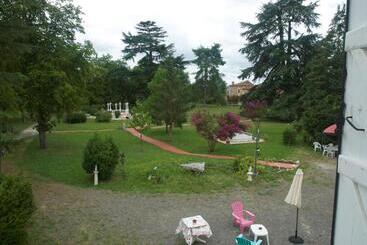 Le Clos Des Cedres B&b