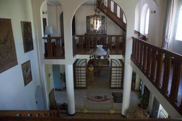 Le Clos Des Cedres B&b