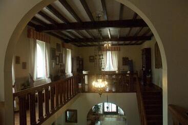 Le Clos Des Cedres B&b