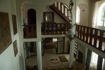 Le Clos Des Cedres B&b