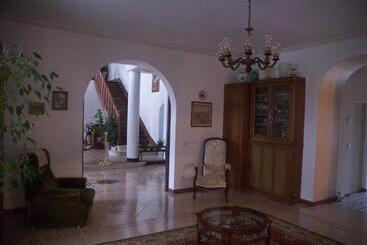 Le Clos Des Cedres B&b