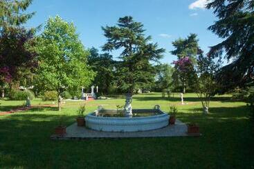 Le Clos Des Cedres B&b