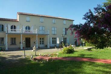 Le Clos Des Cedres B&b