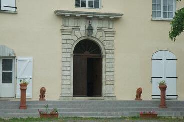 Le Clos Des Cedres B&b
