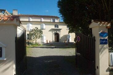 Le Clos Des Cedres B&b