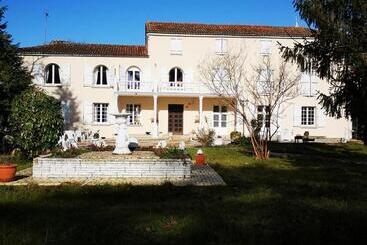 Le Clos Des Cedres B&b