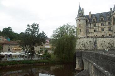 Le Clos Des Cedres B&b