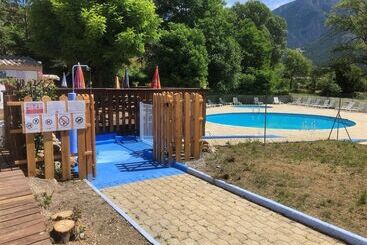 هتل Camping, Hôtel De Plein Air Les Cariamas