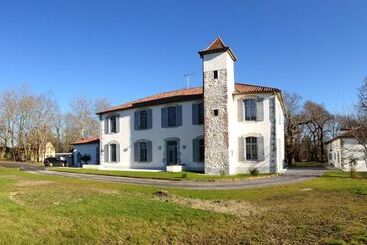 هتل Domaine De L'esperon