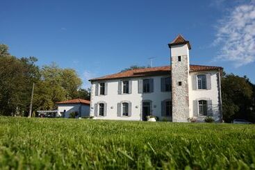 هتل Domaine De L'esperon