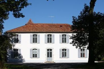هتل Domaine De L'esperon