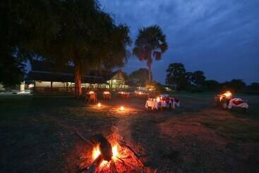 هتل Pakuba Safari Lodge